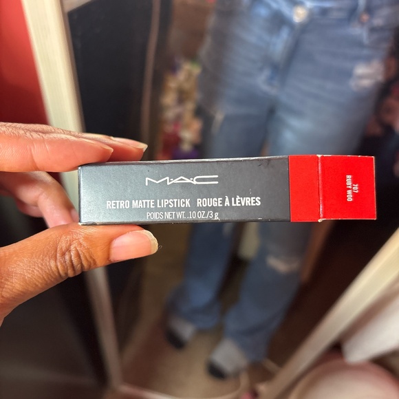 Mac lipstick in the shade “ruby woo” - Picture 5 of 5